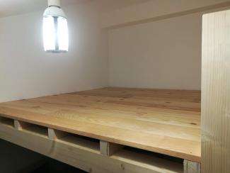 Pose du plancher en pin massif