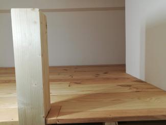 Pose du plancher en pin massif