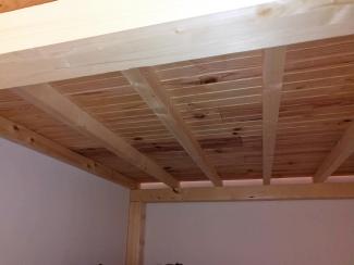 Pose du plancher en pin massif